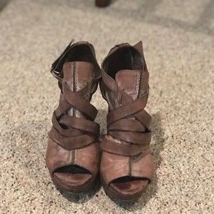 Vera Wang Lavender heel with straps size36